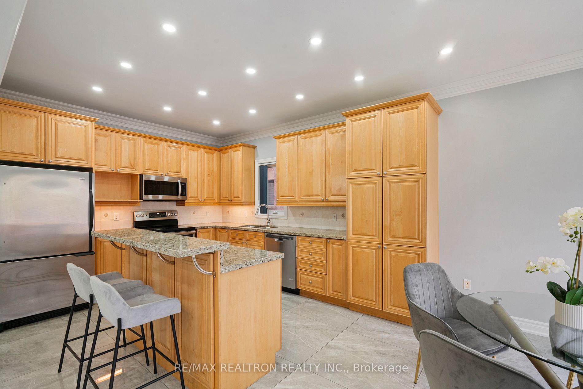 1093 Lamplight Way