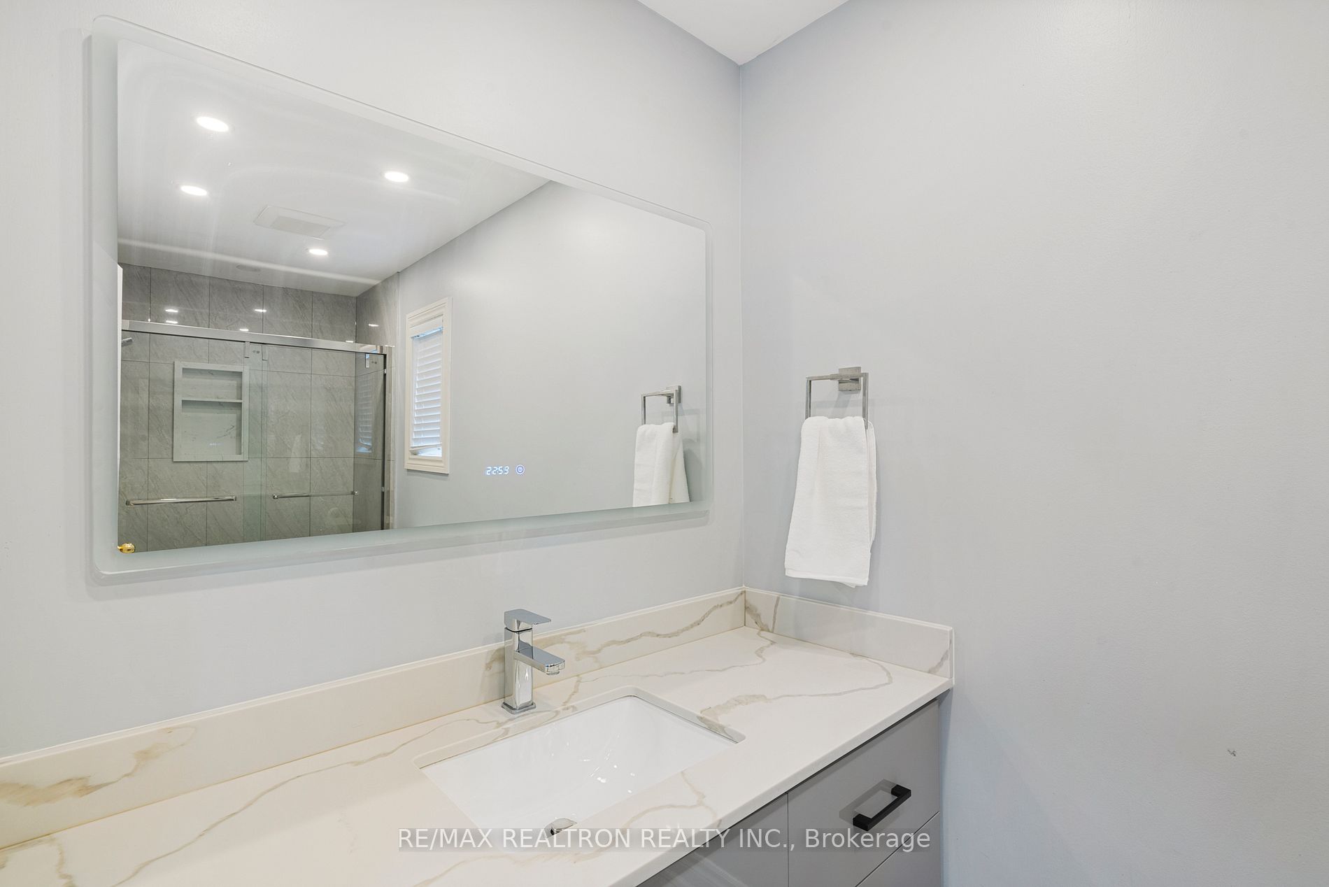 1093 Lamplight Way