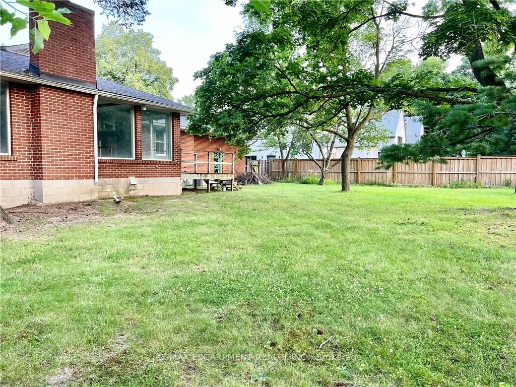 2063 Glenforest Cres