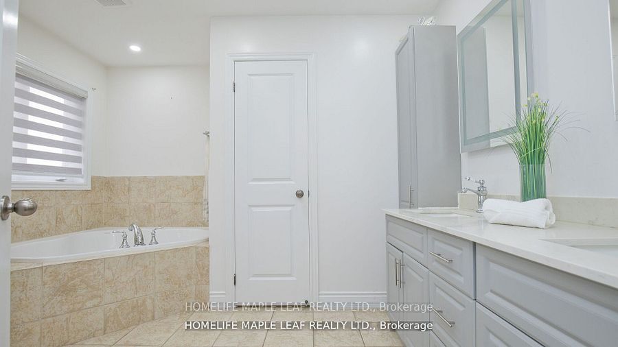 44 Eaglesprings Cres