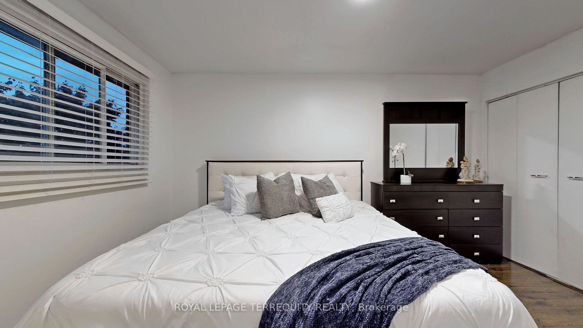 41 Mississauga Valley Blvd, #11