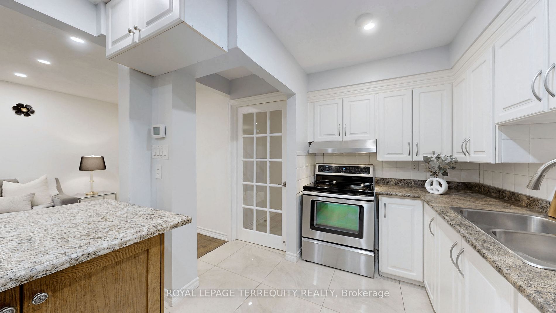 41 Mississauga Valley Blvd, #11