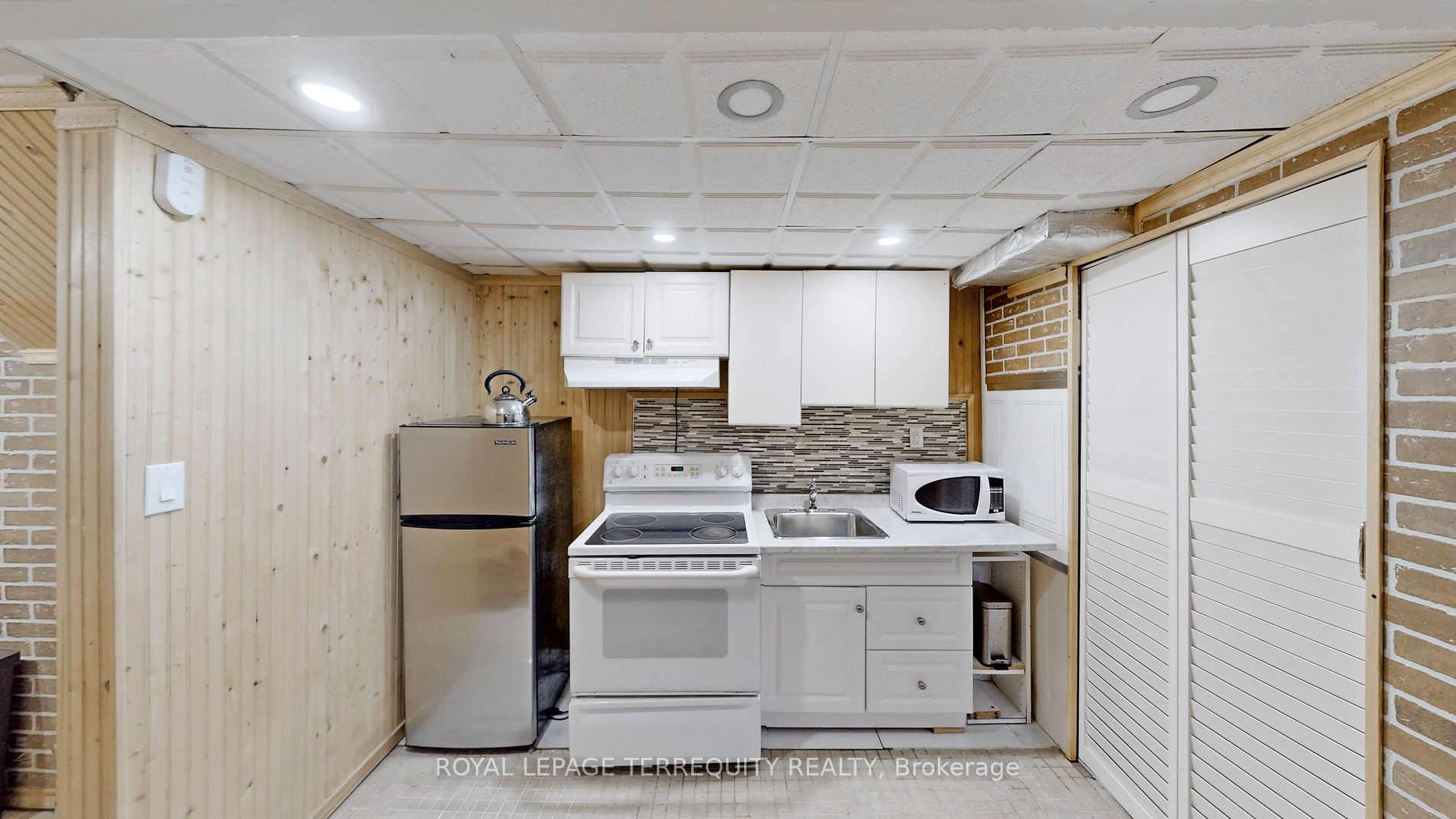 41 Mississauga Valley Blvd, #11