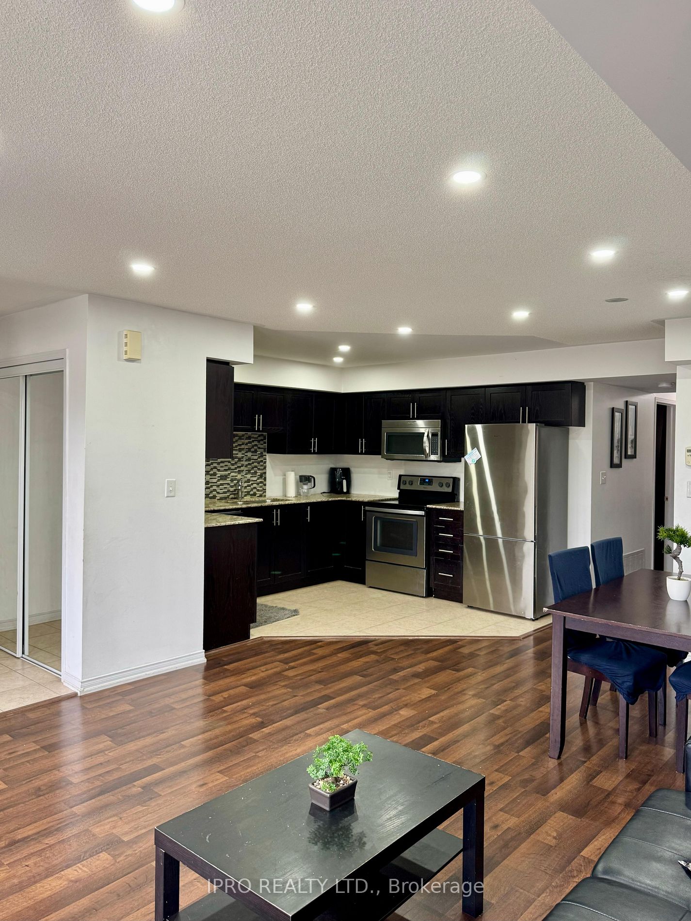 2504 Post Rd, #05