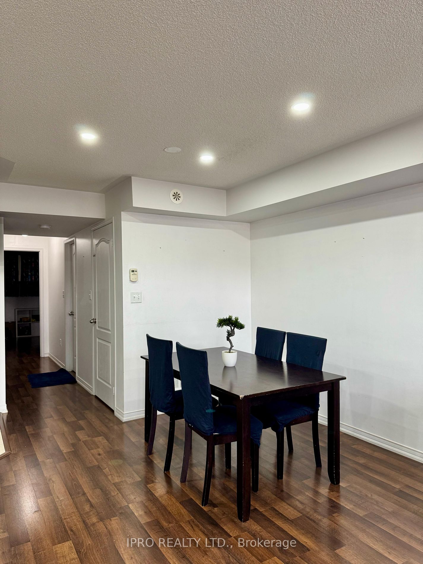 2504 Post Rd, #05