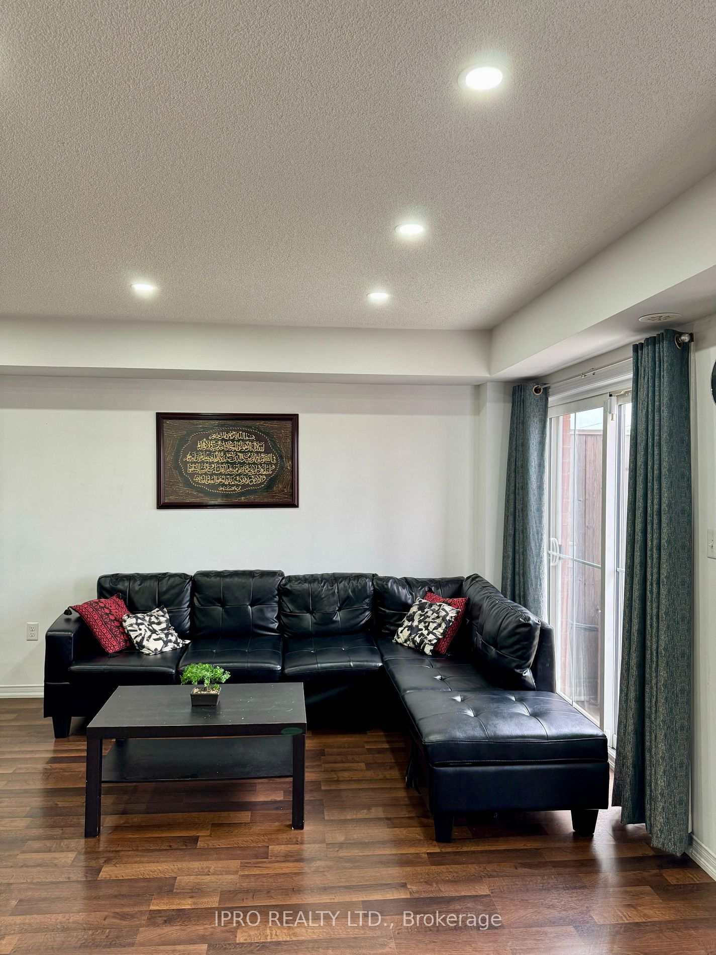 2504 Post Rd, #05