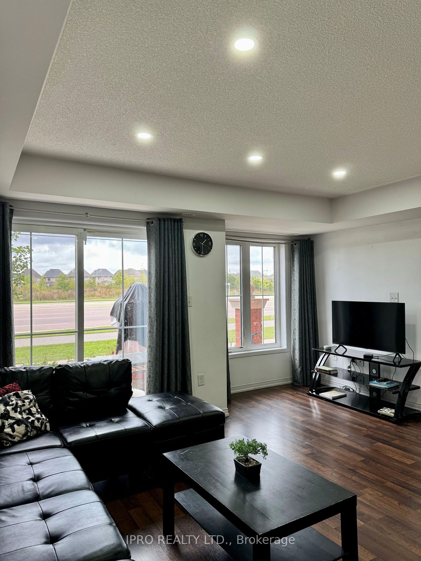 2504 Post Rd, #05