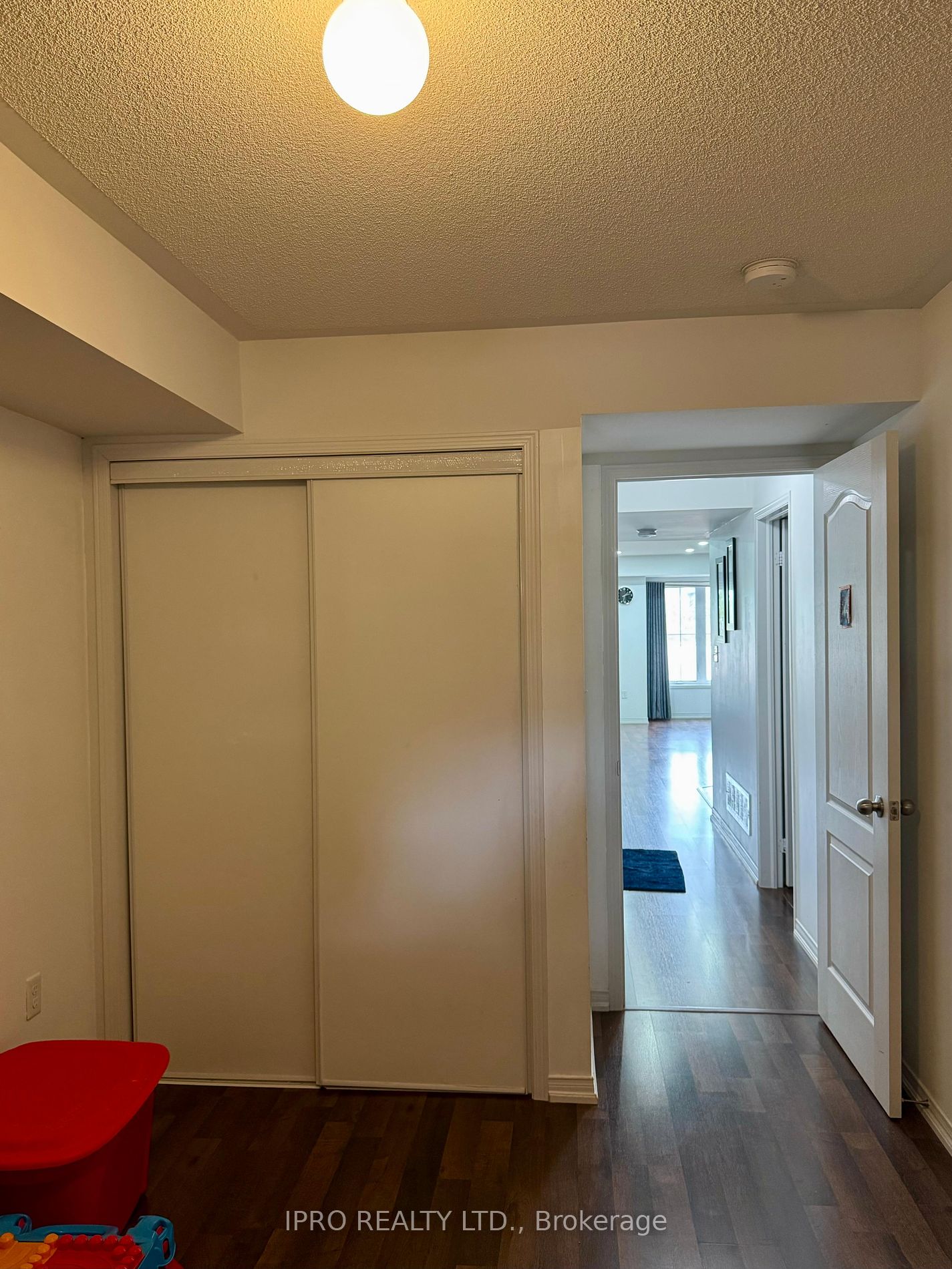 2504 Post Rd, #05