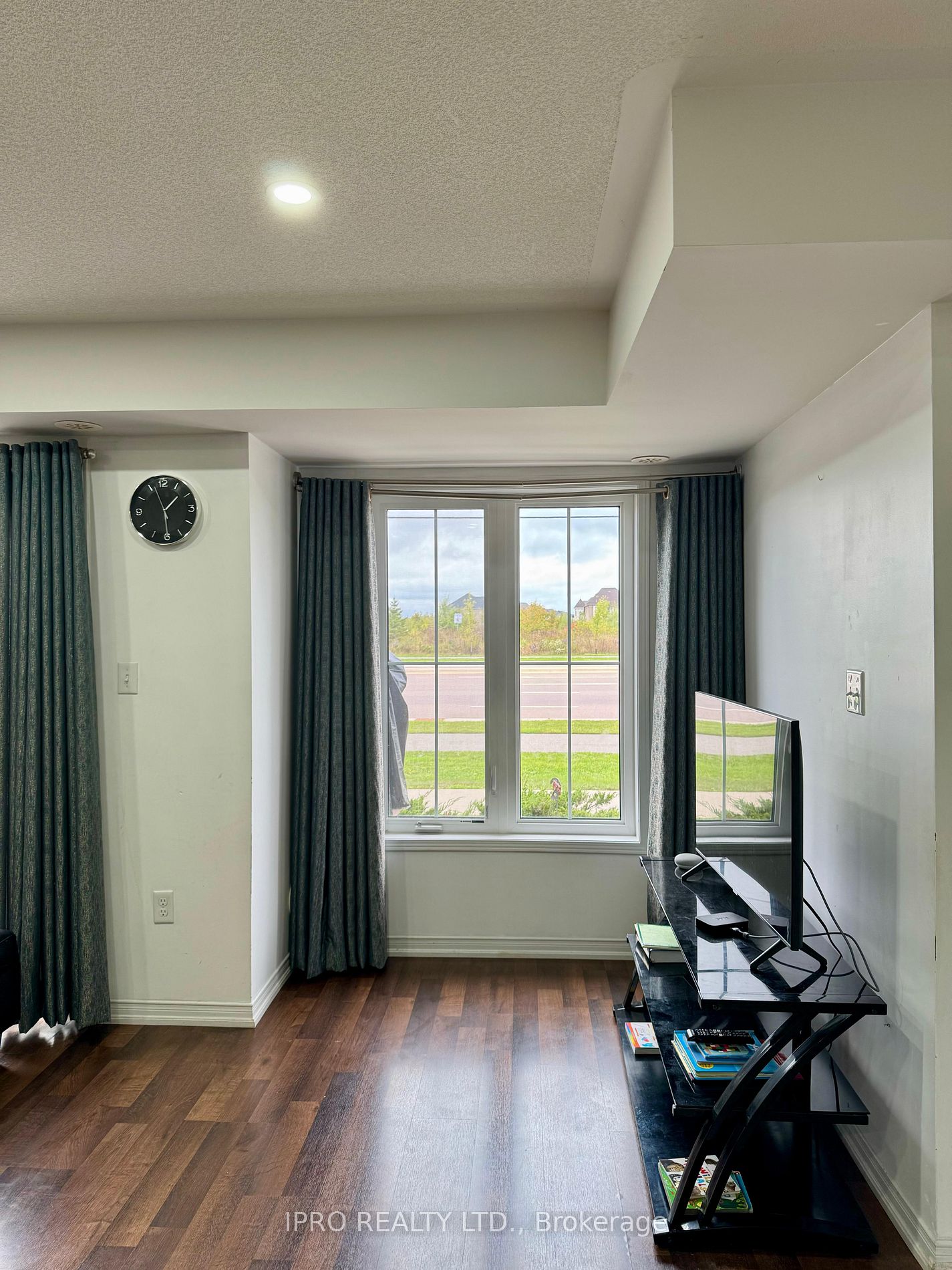 2504 Post Rd, #05