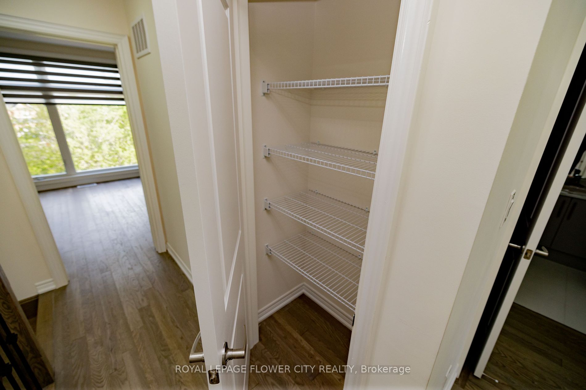 38 Queenpost Dr