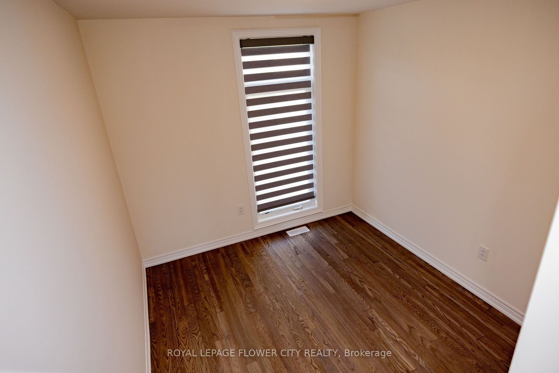 38 Queenpost Dr