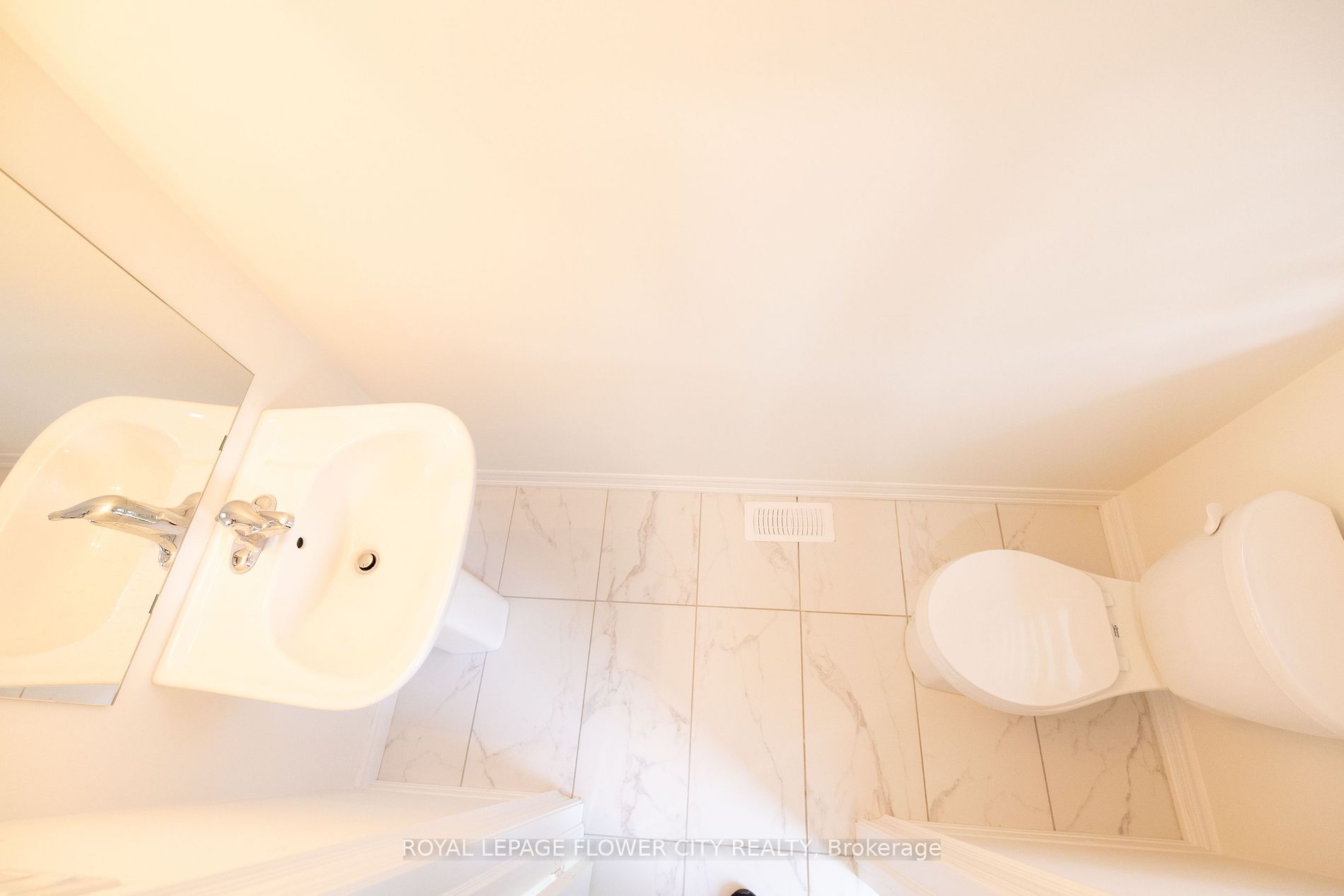38 Queenpost Dr