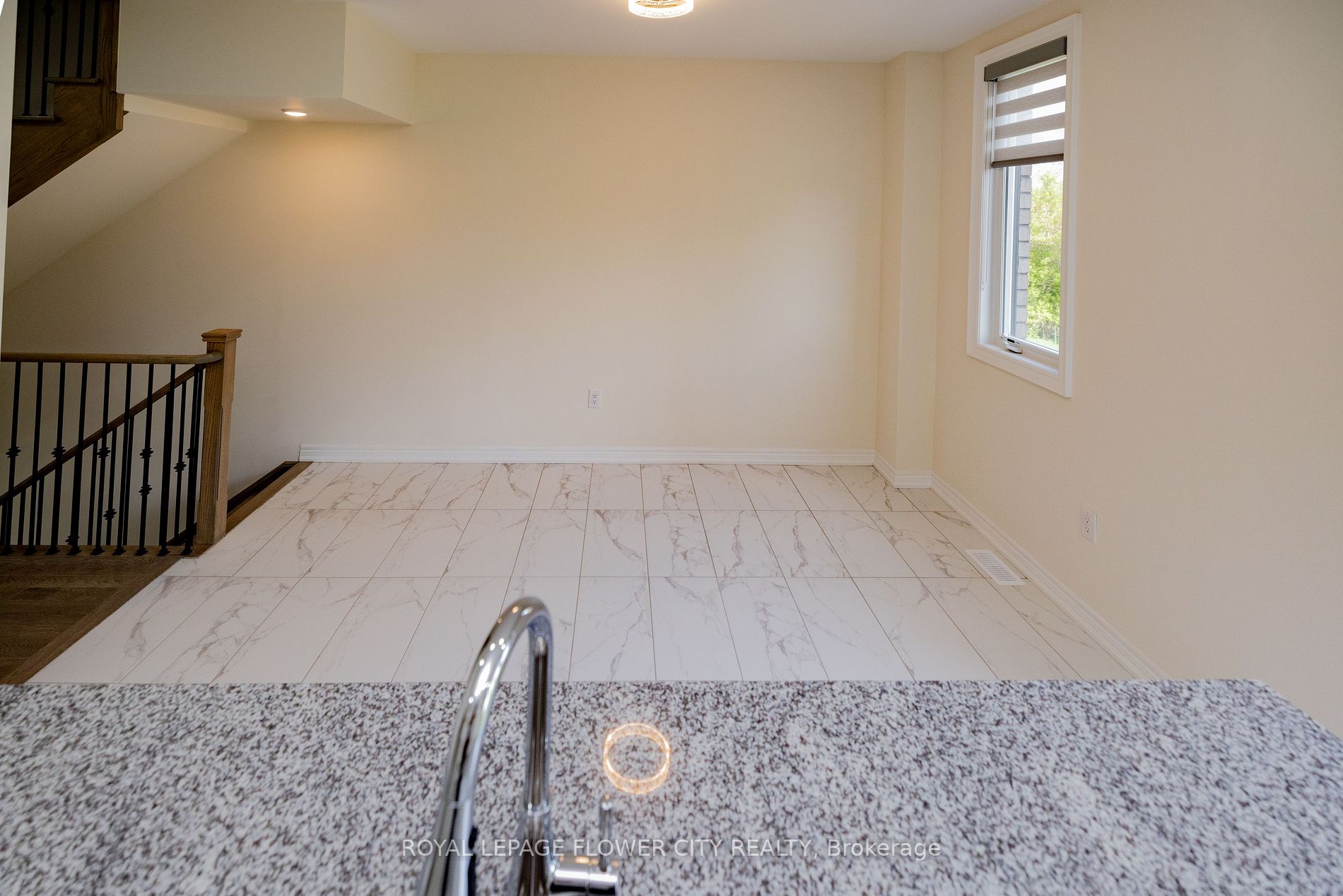 38 Queenpost Dr