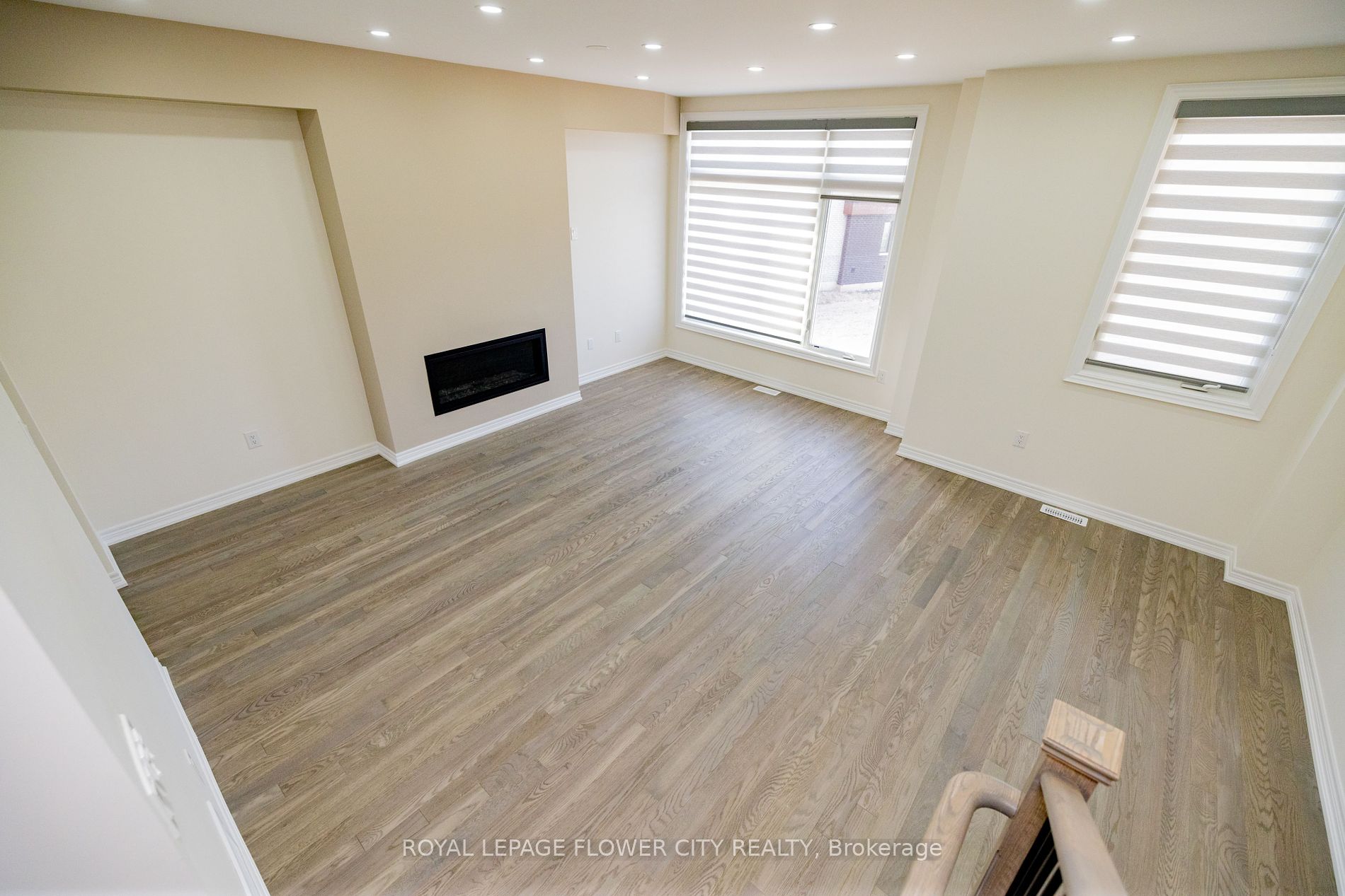 38 Queenpost Dr