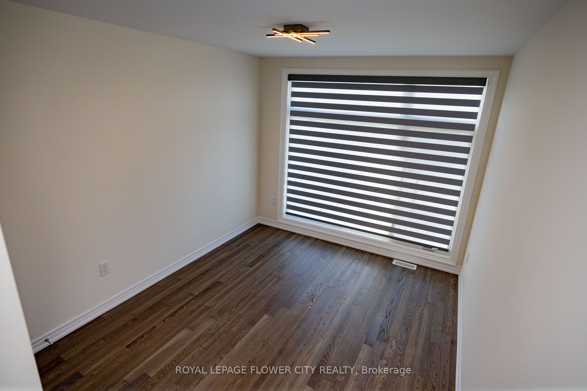 38 Queenpost Dr