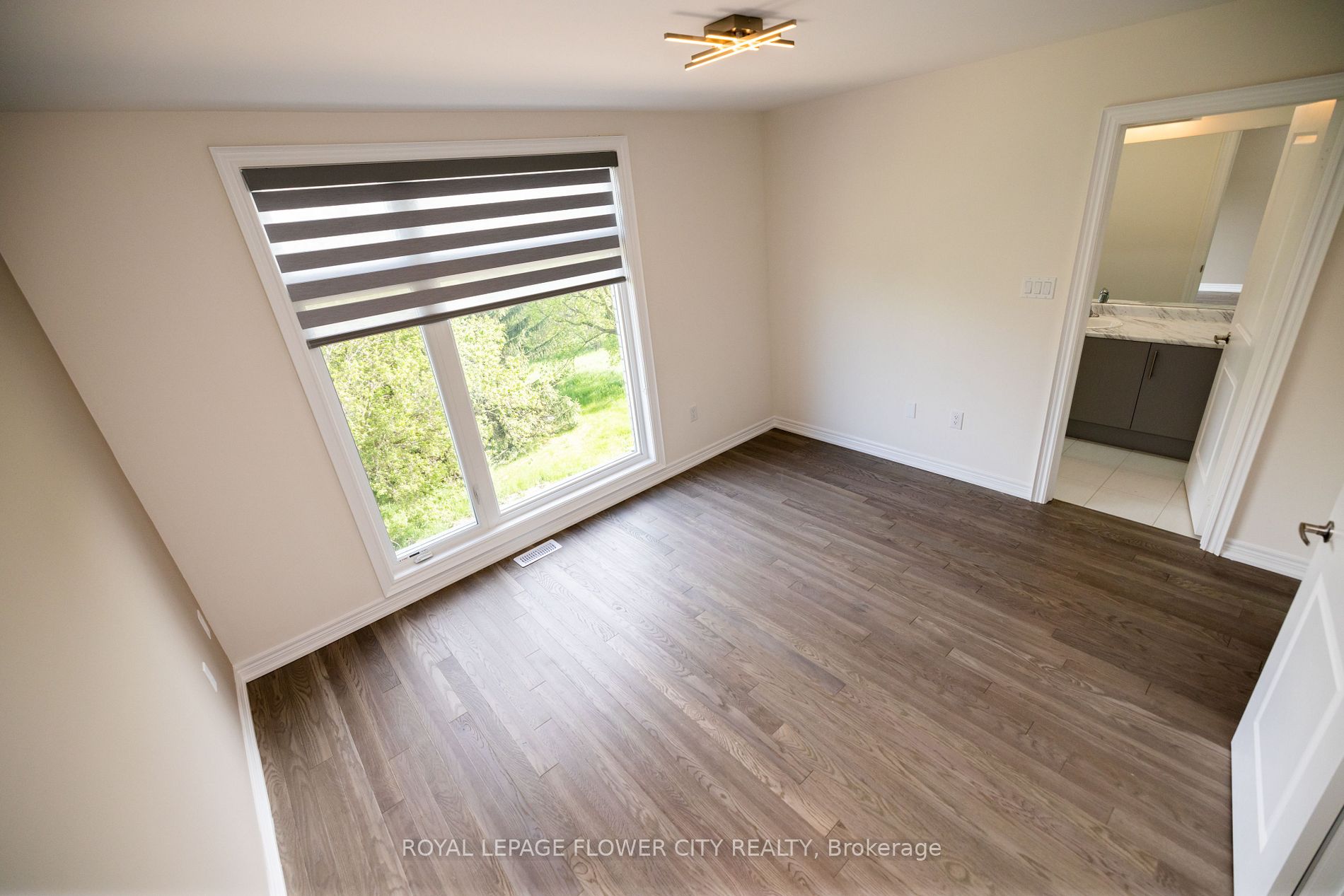 38 Queenpost Dr
