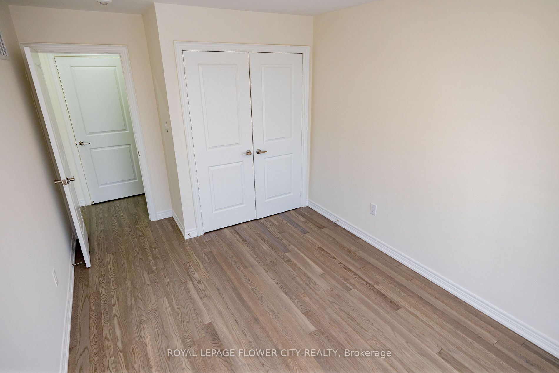 38 Queenpost Dr