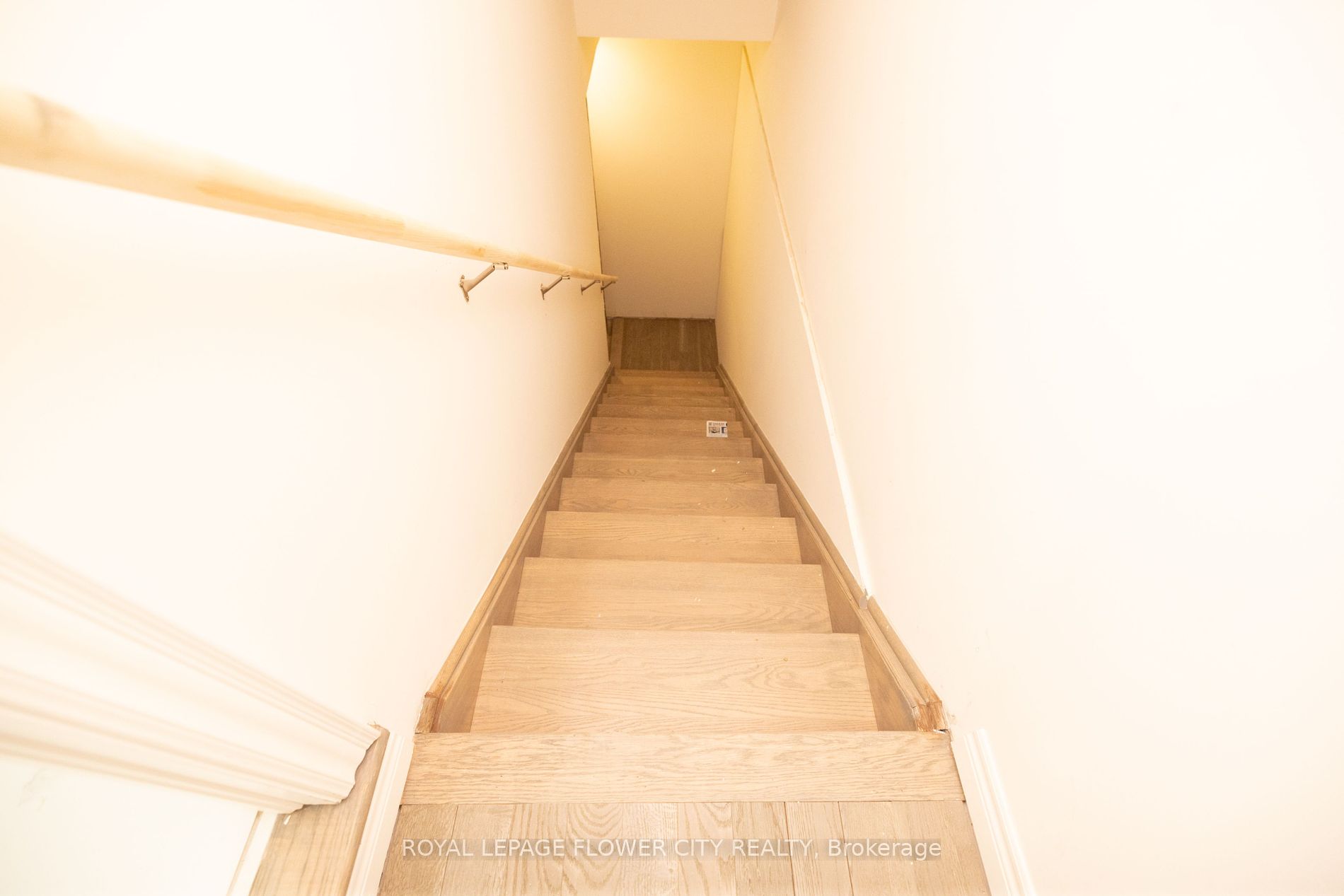 38 Queenpost Dr