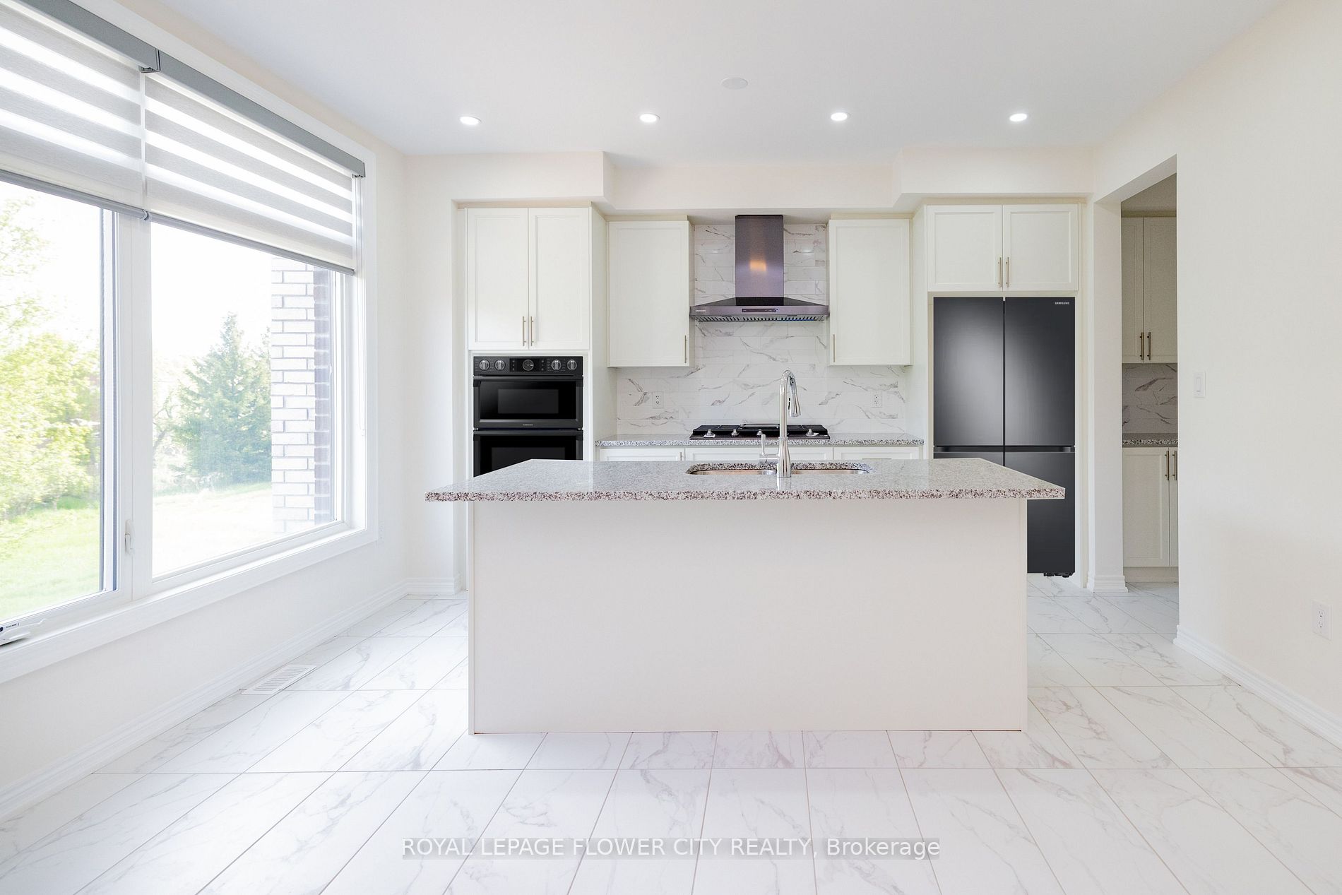 38 Queenpost Dr