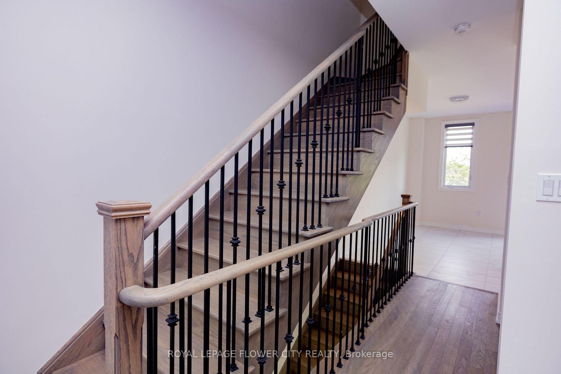 38 Queenpost Dr