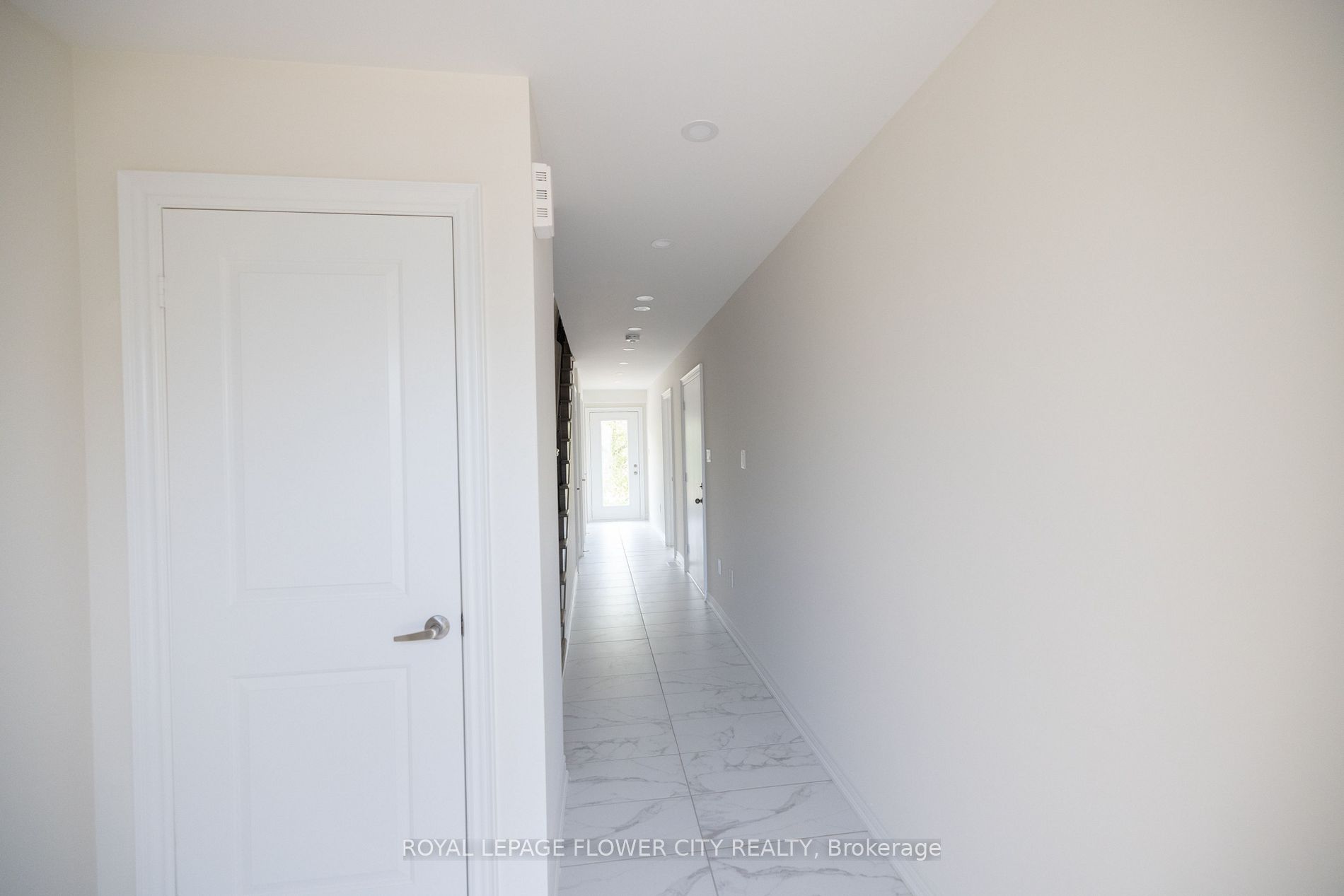 38 Queenpost Dr