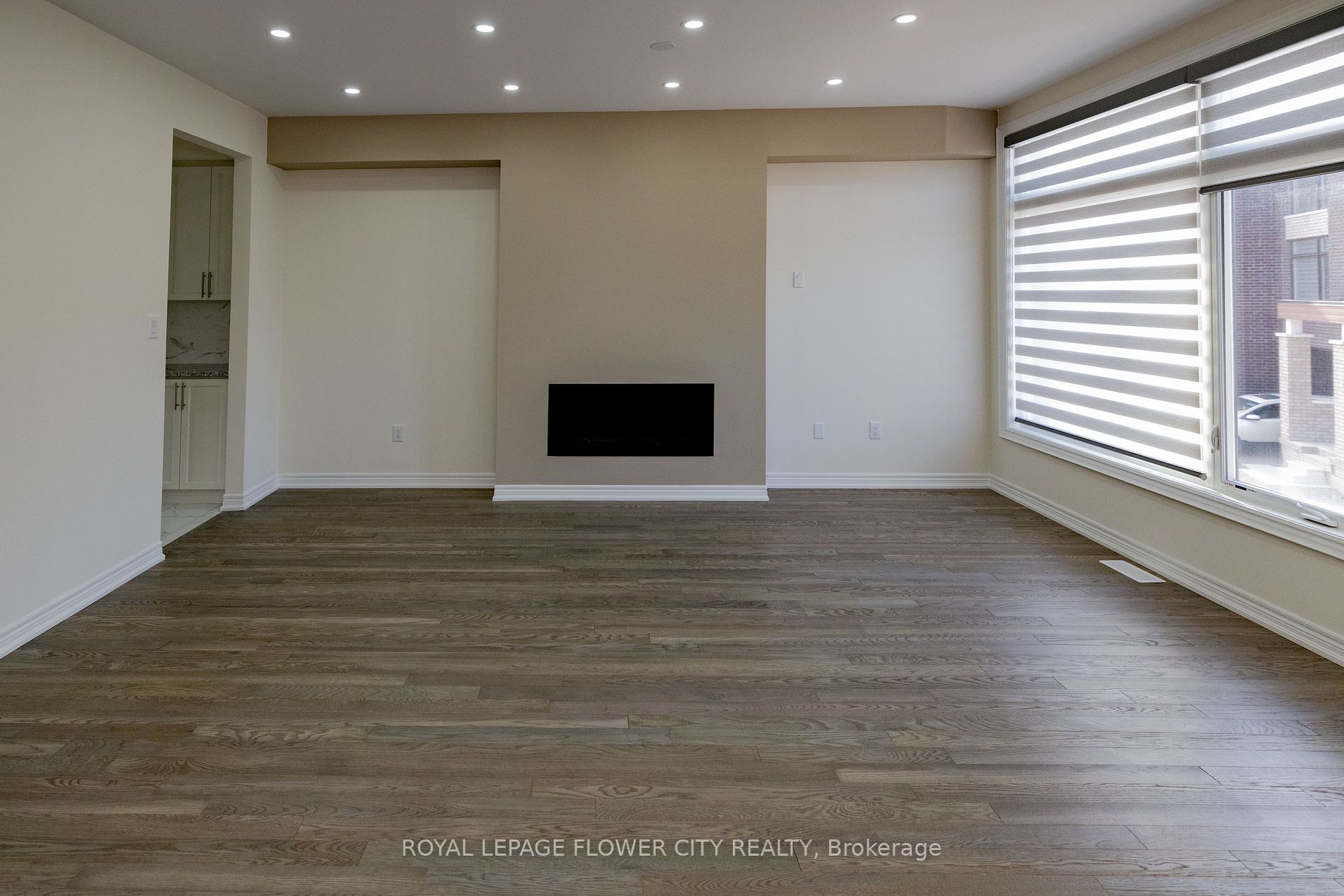 38 Queenpost Dr