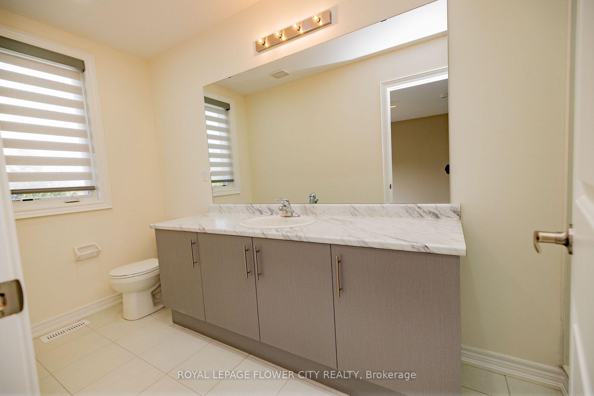 38 Queenpost Dr