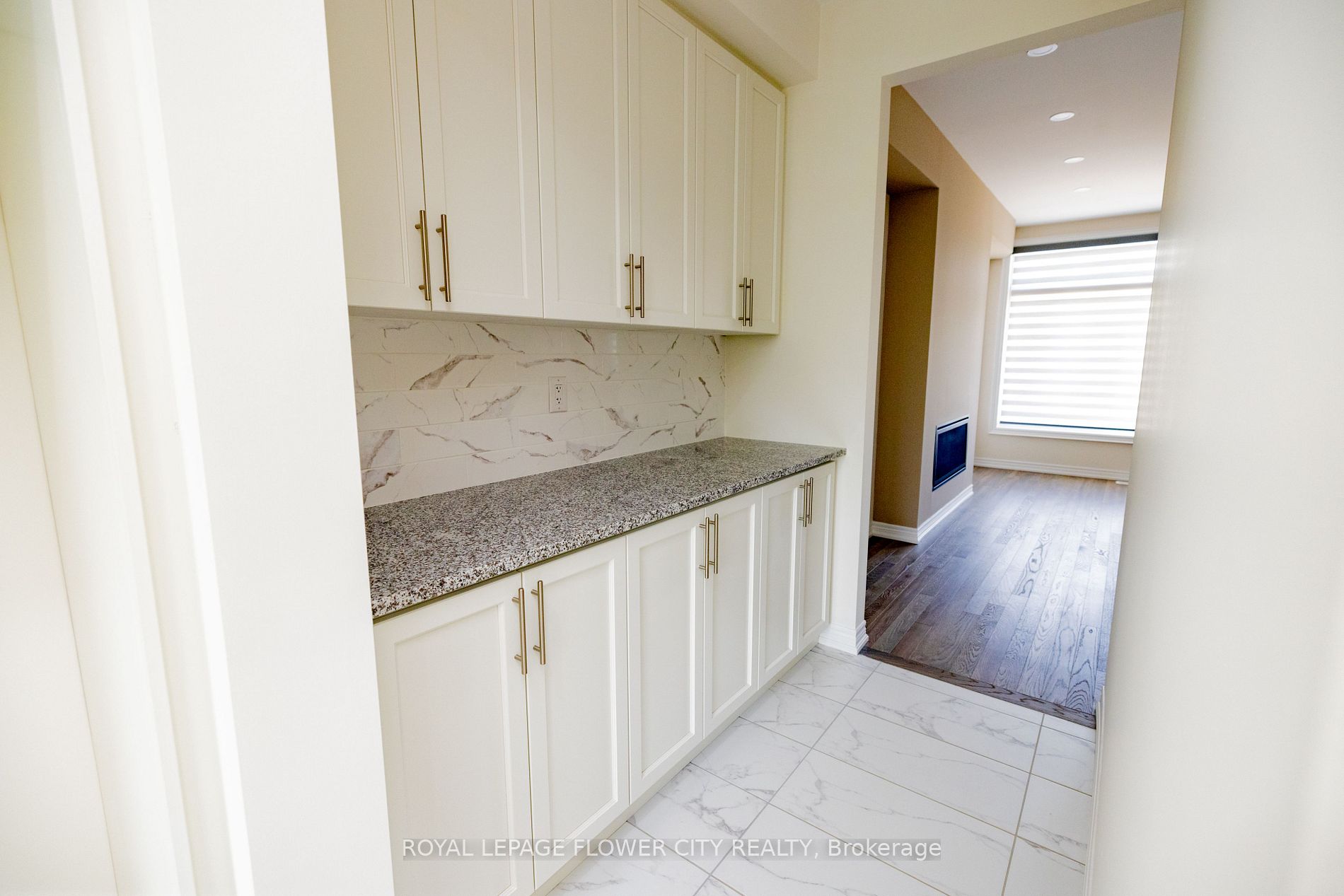 38 Queenpost Dr