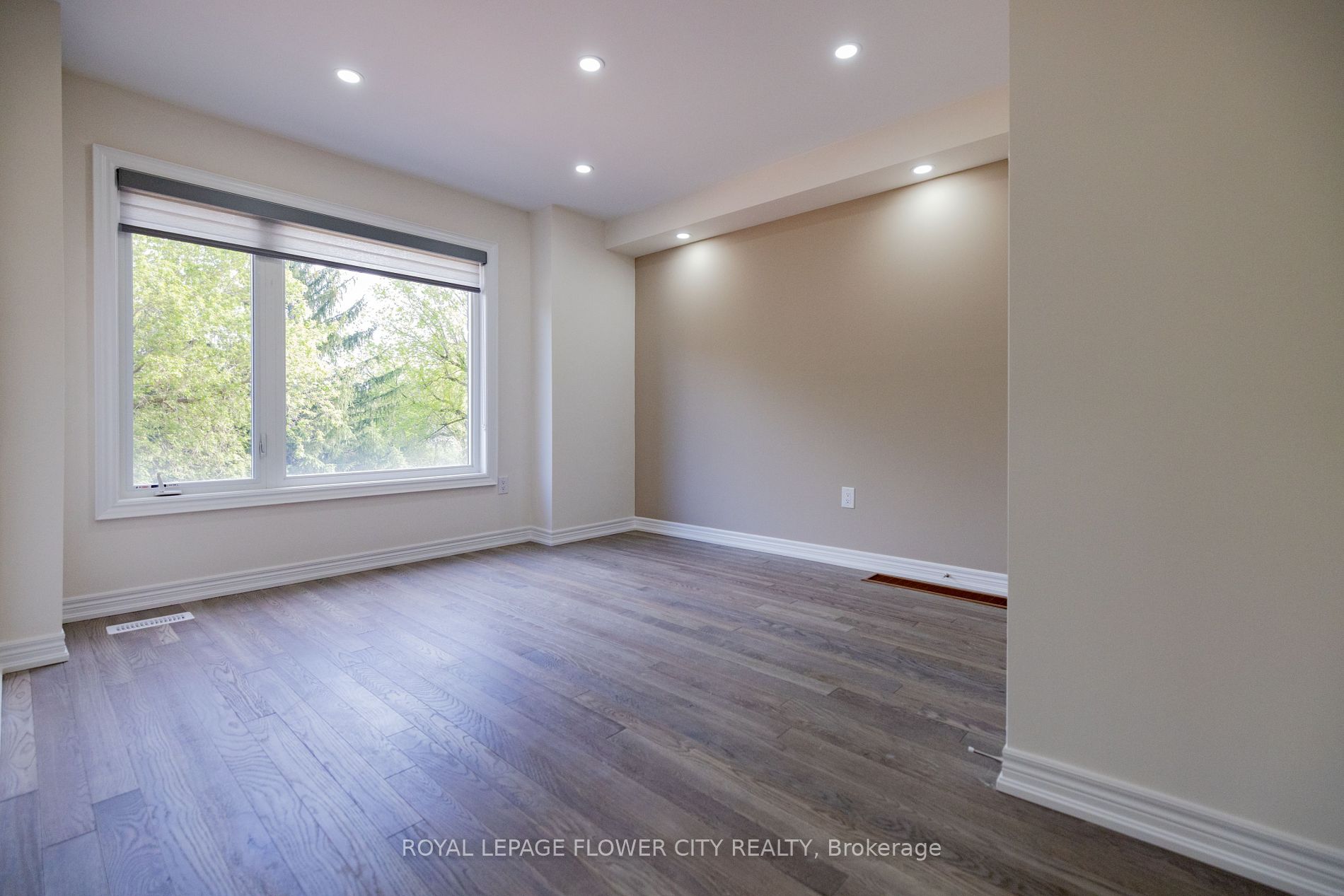 38 Queenpost Dr