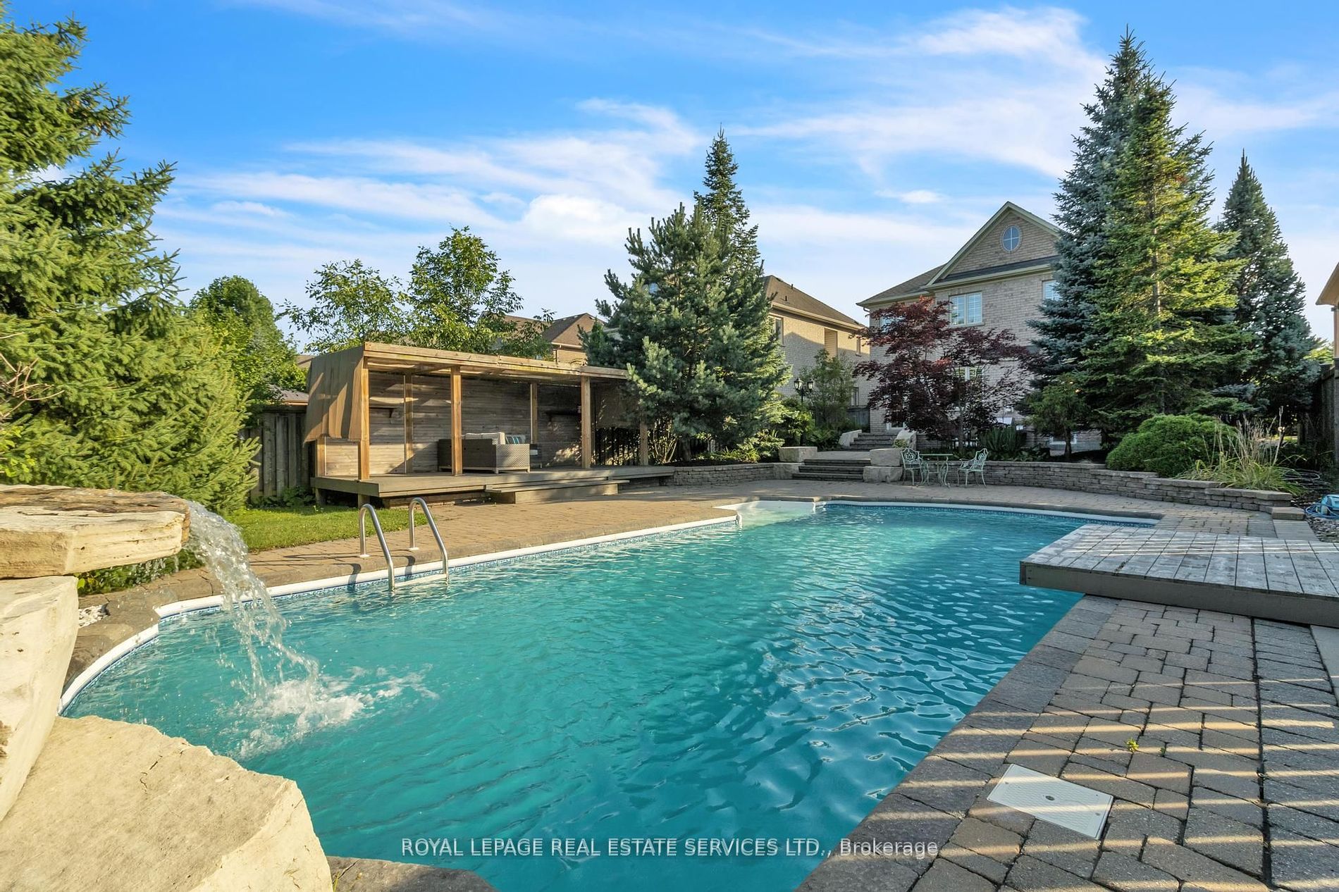 215 Burloak Dr