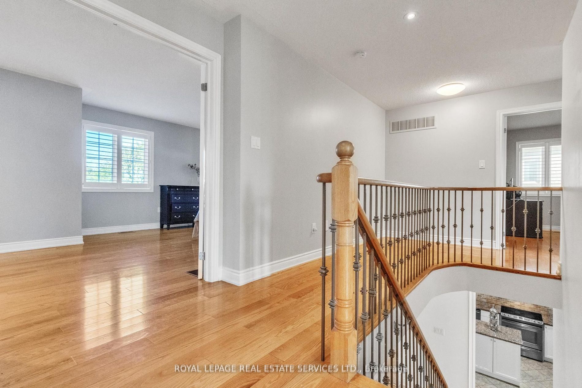 215 Burloak Dr