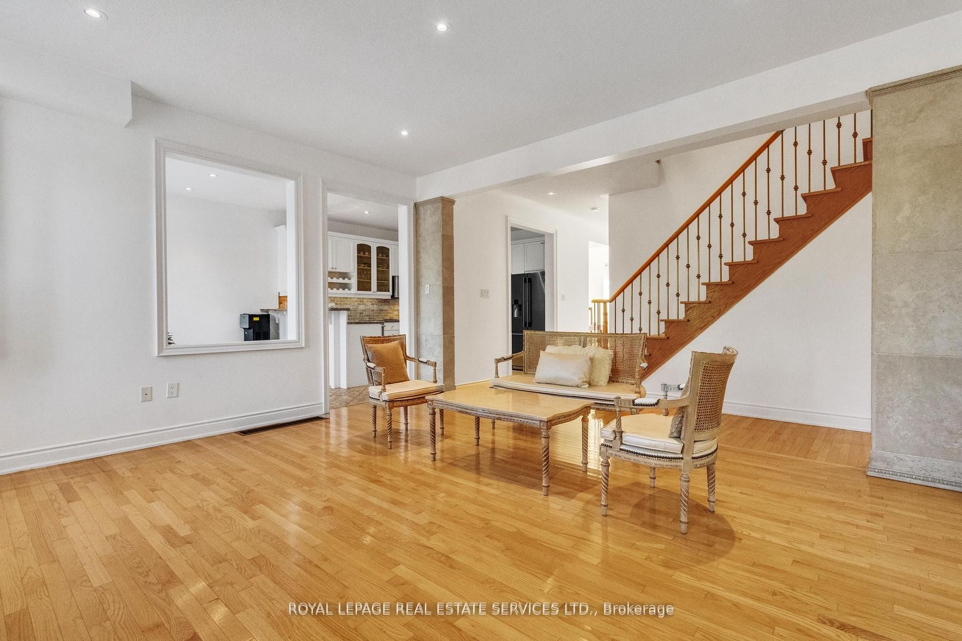215 Burloak Dr
