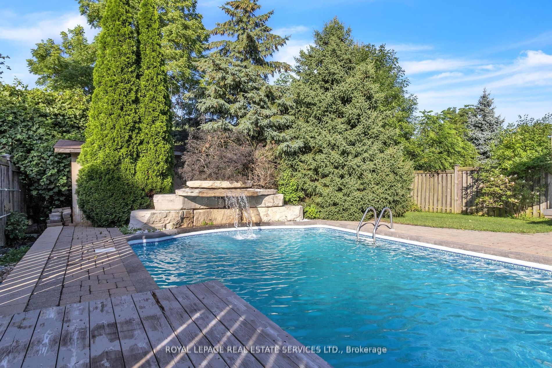215 Burloak Dr