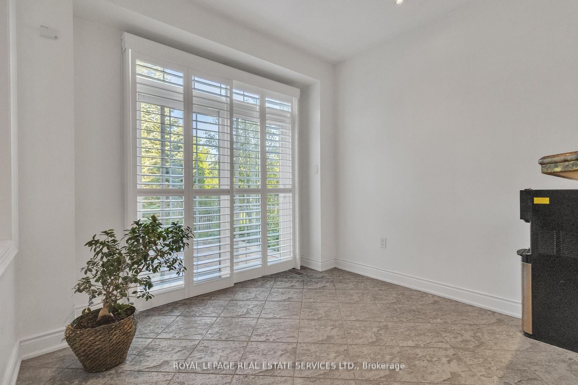 215 Burloak Dr