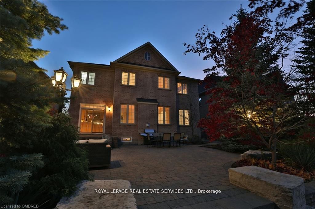 215 Burloak Dr