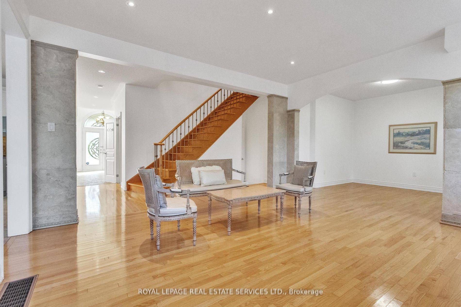 215 Burloak Dr