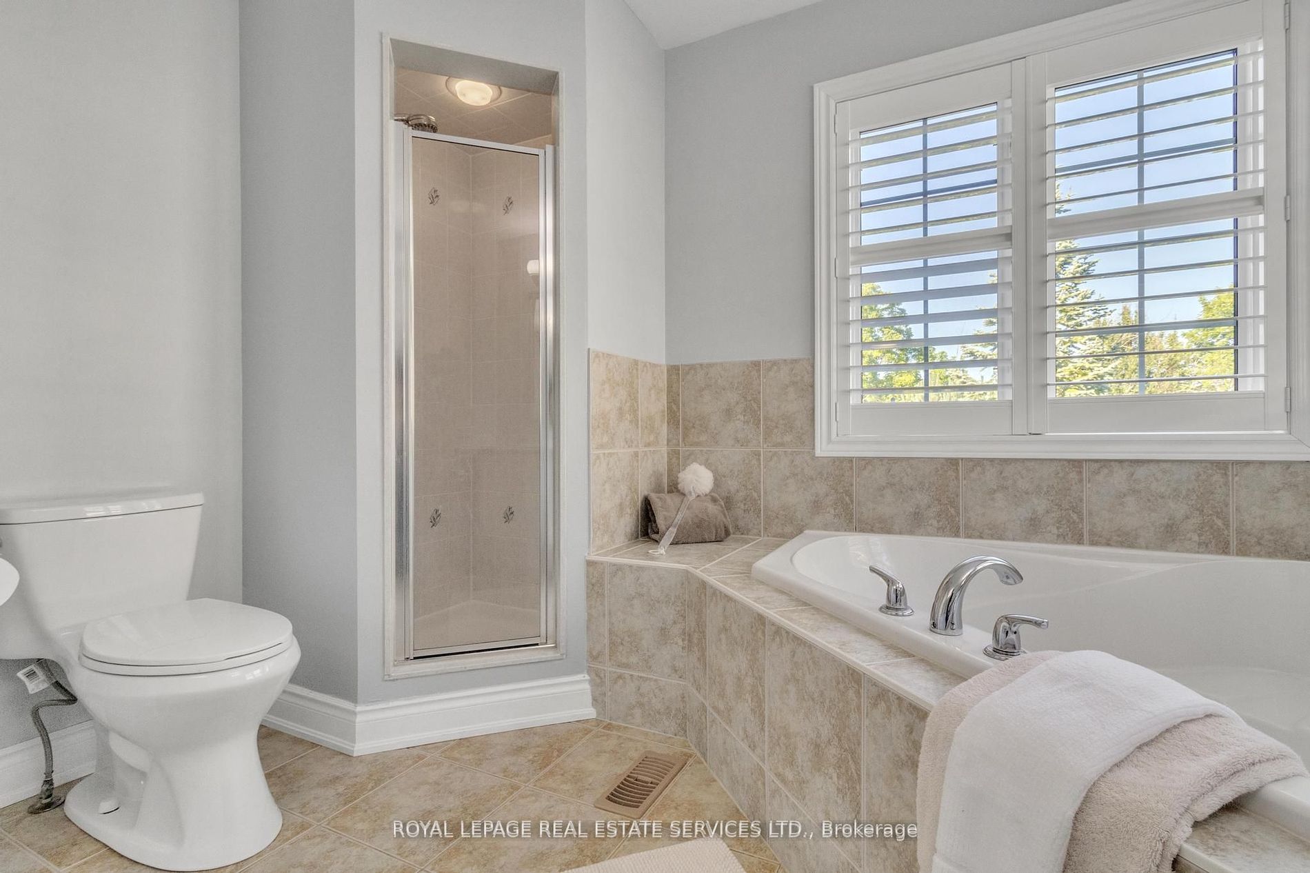 215 Burloak Dr