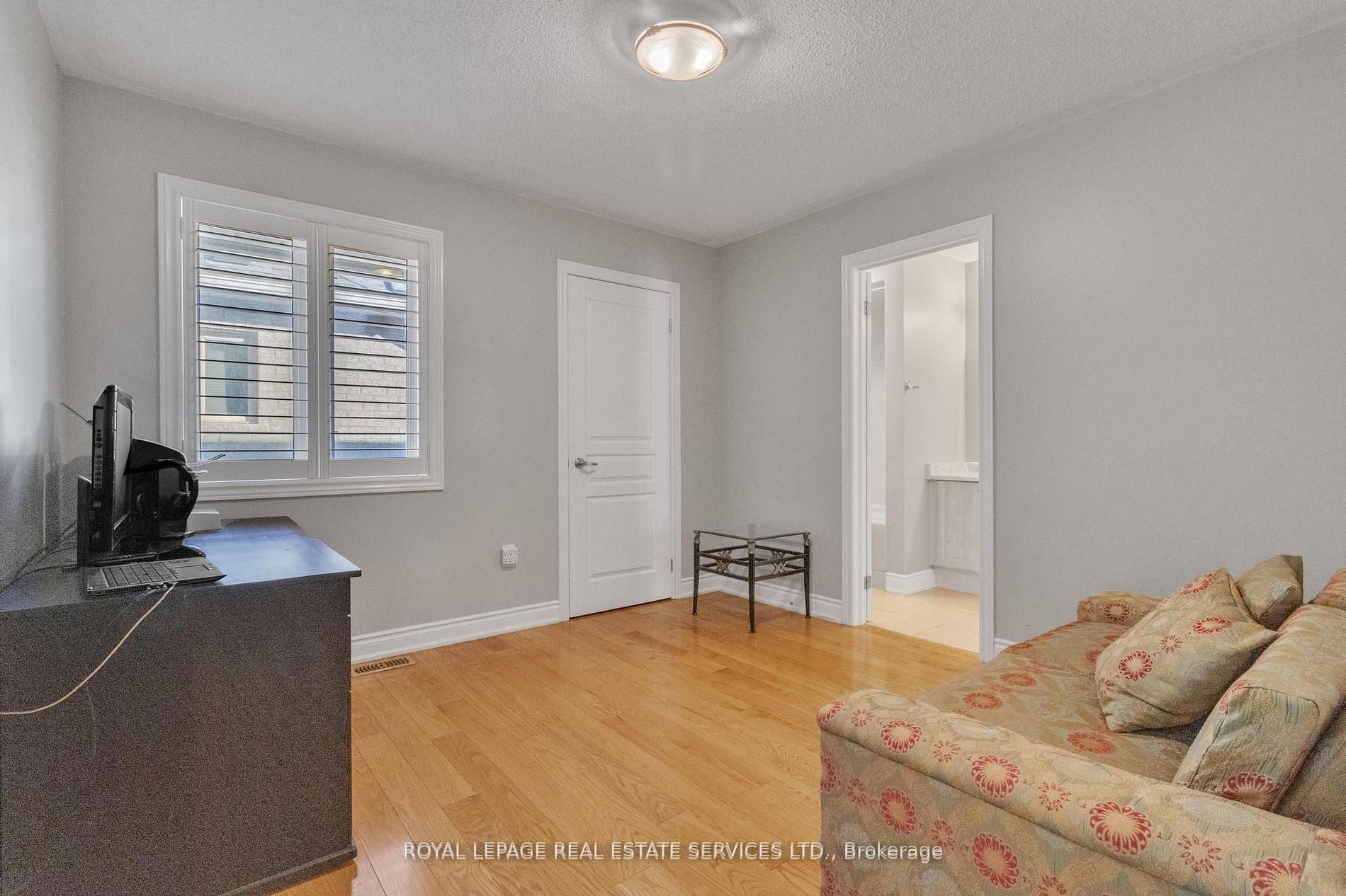 215 Burloak Dr