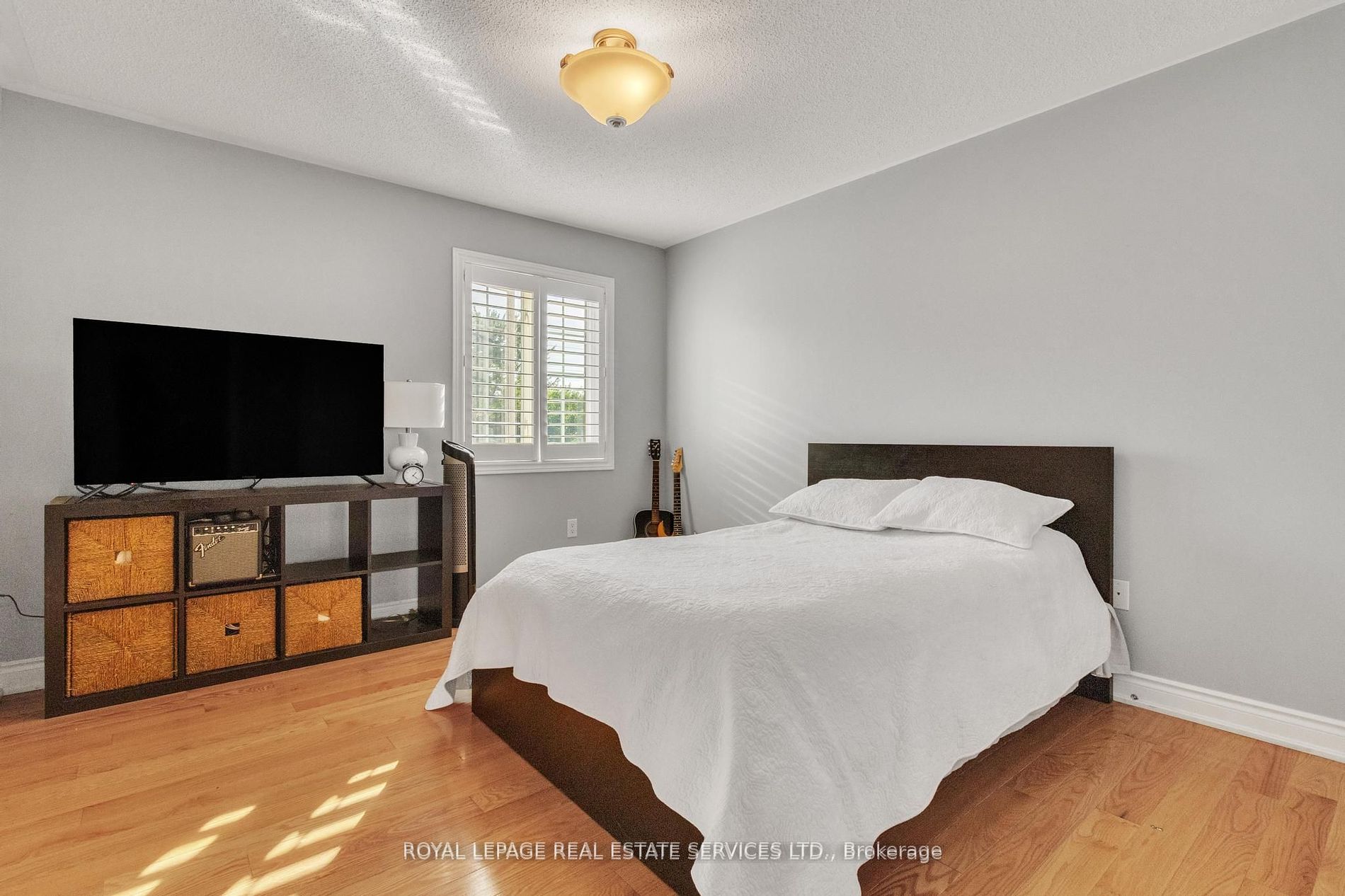 215 Burloak Dr