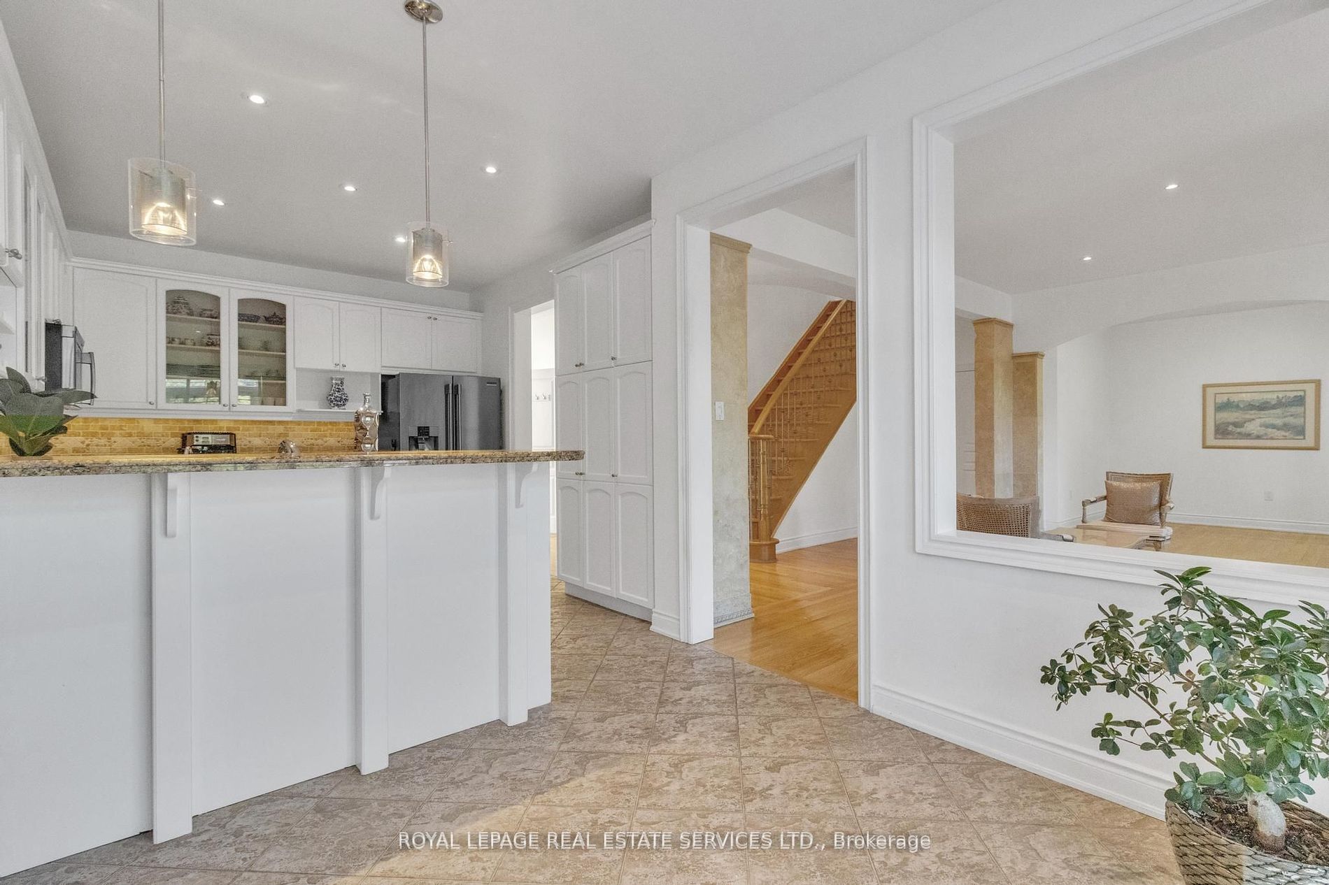 215 Burloak Dr