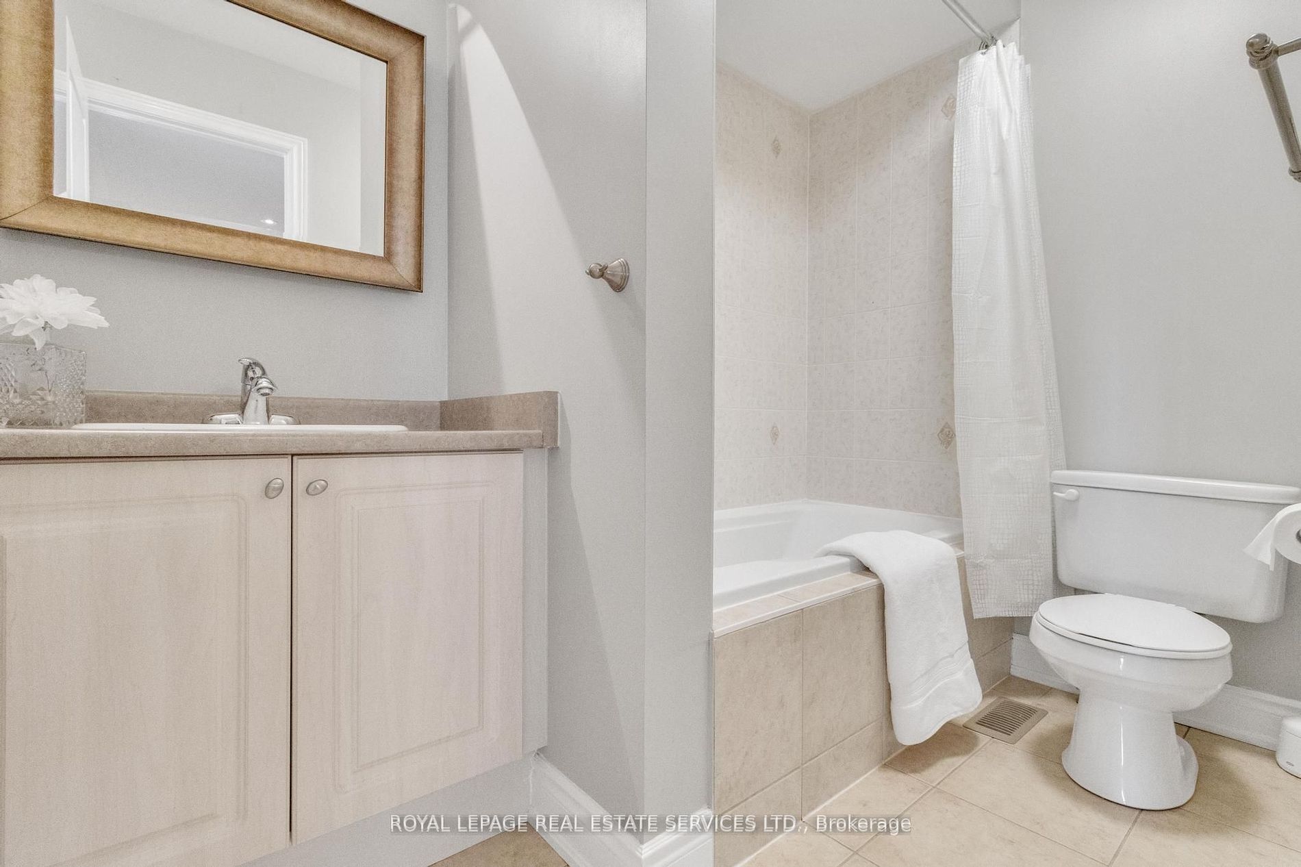 215 Burloak Dr