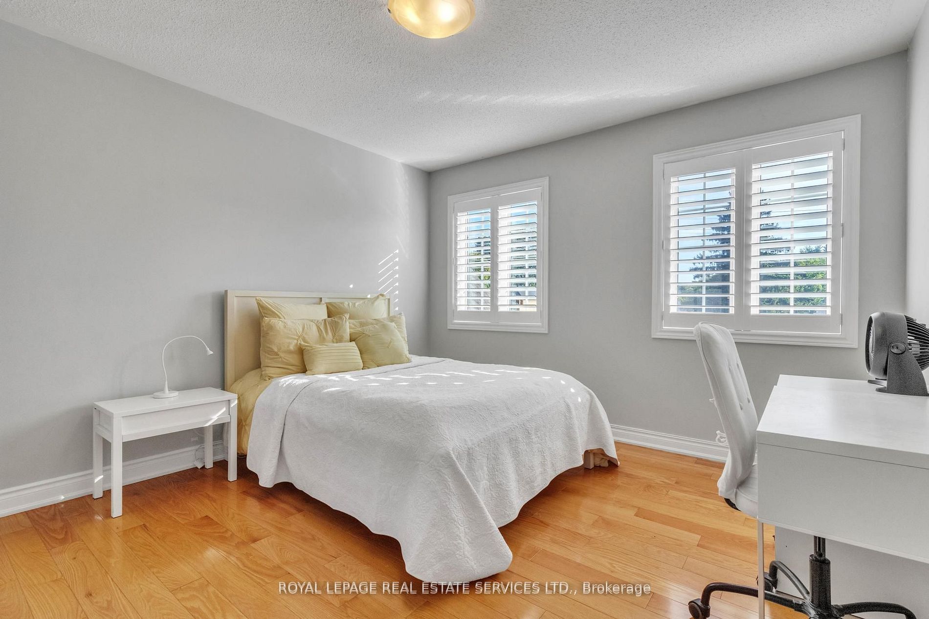 215 Burloak Dr
