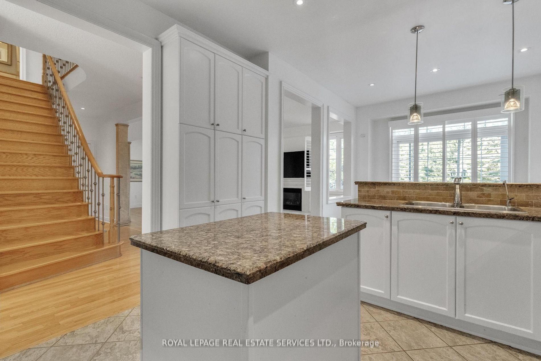 215 Burloak Dr