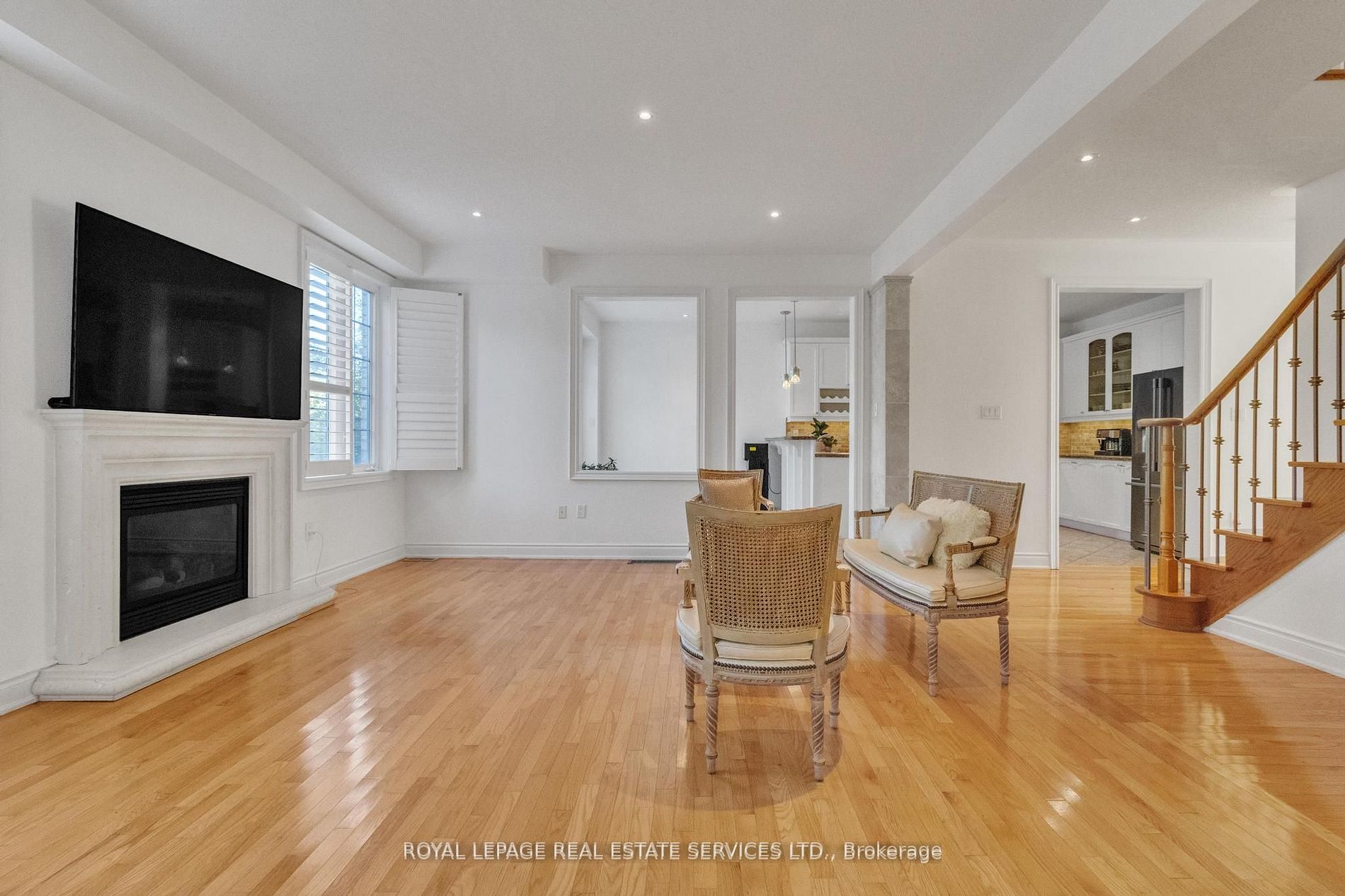 215 Burloak Dr