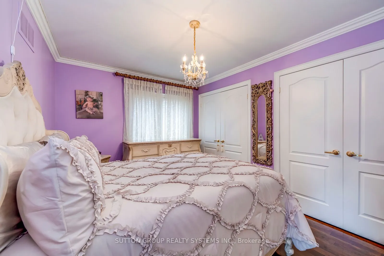 2284 Nena Cres