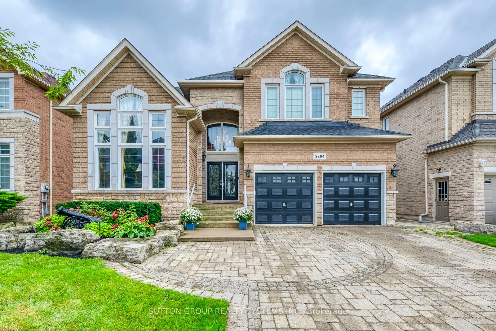 2284 Nena Cres