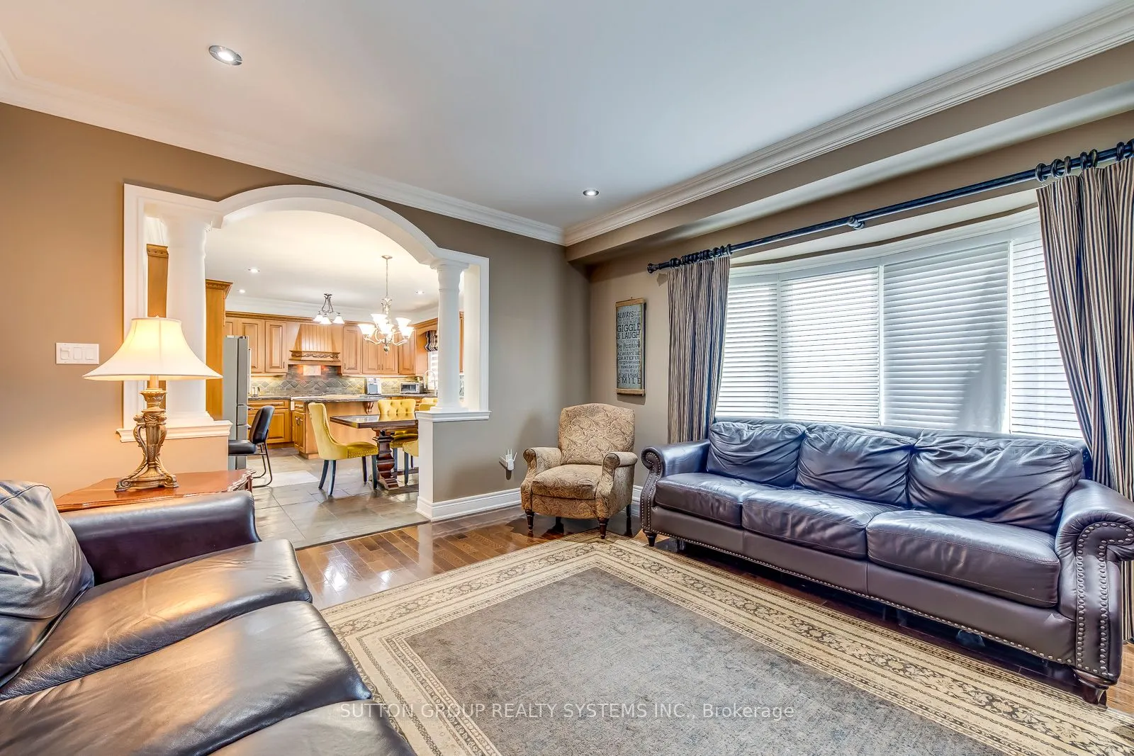2284 Nena Cres