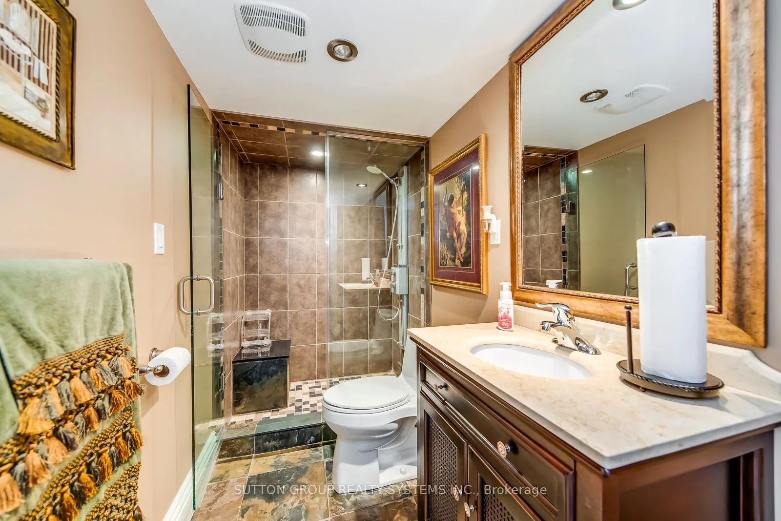 2284 Nena Cres