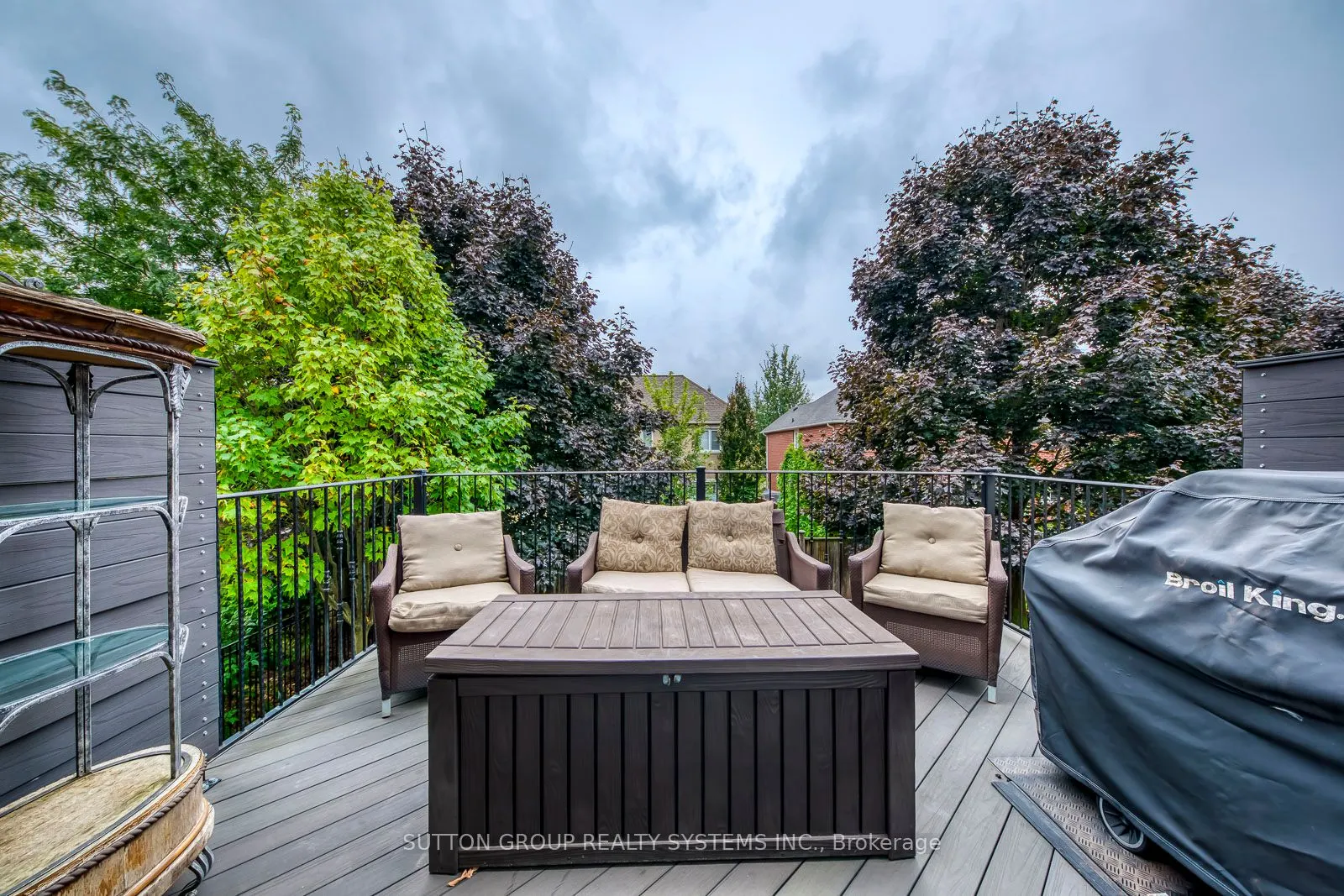 2284 Nena Cres