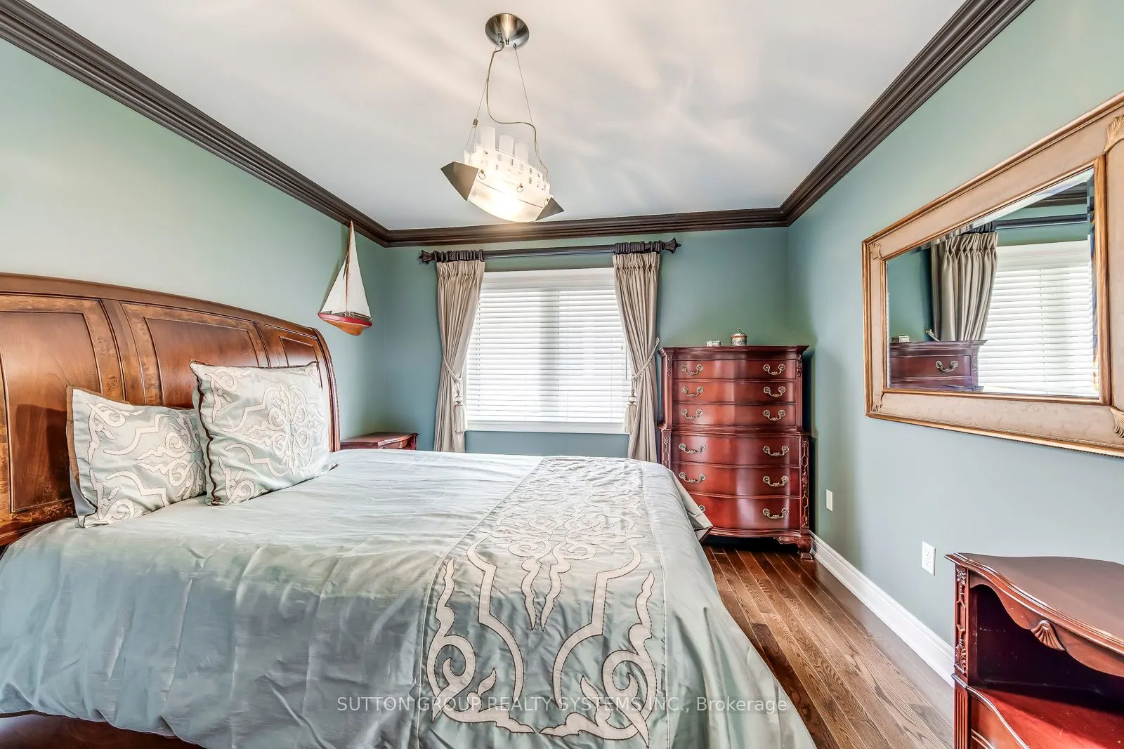 2284 Nena Cres